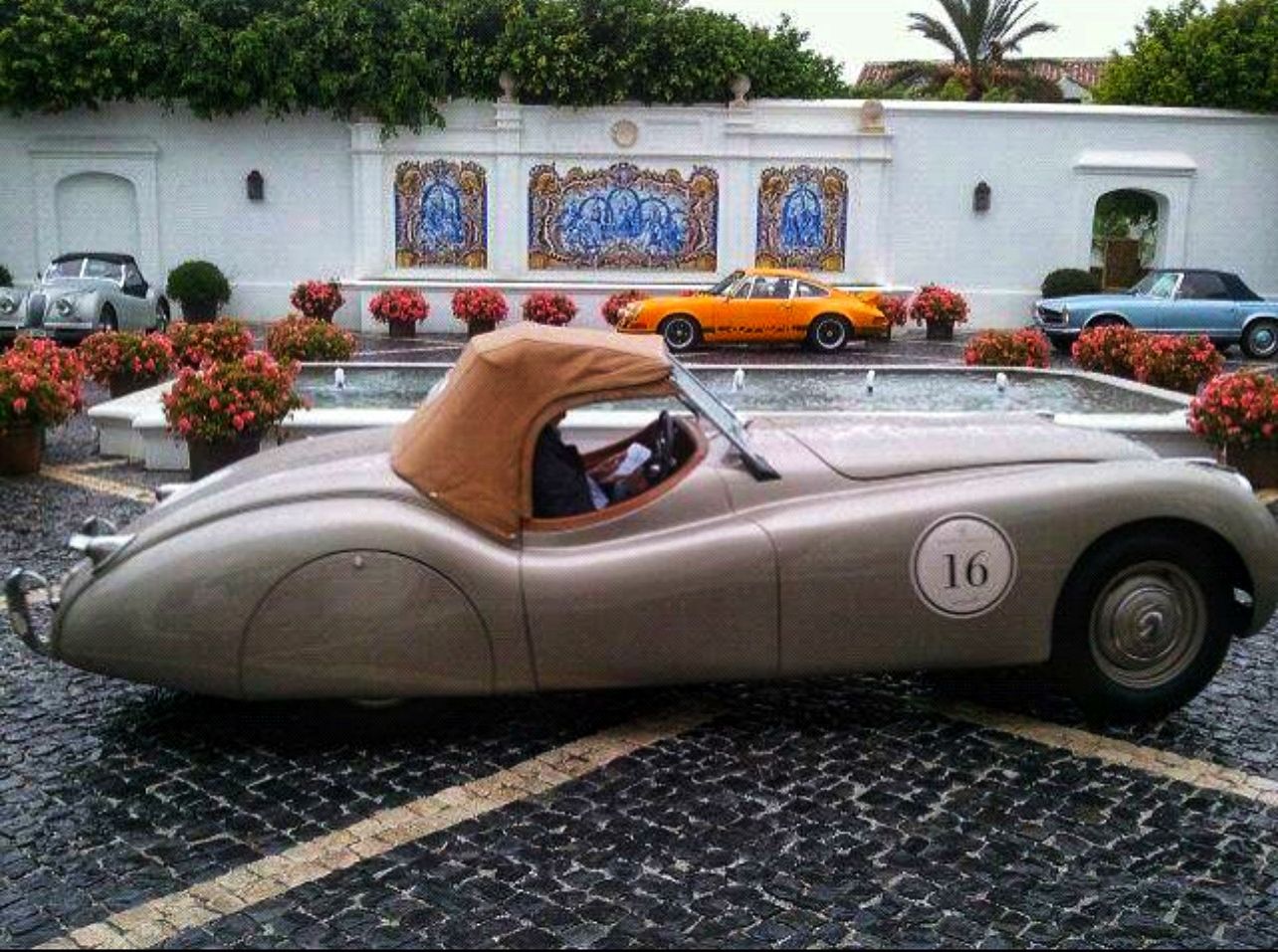 coche clásico deportivo en Finca Cortesin